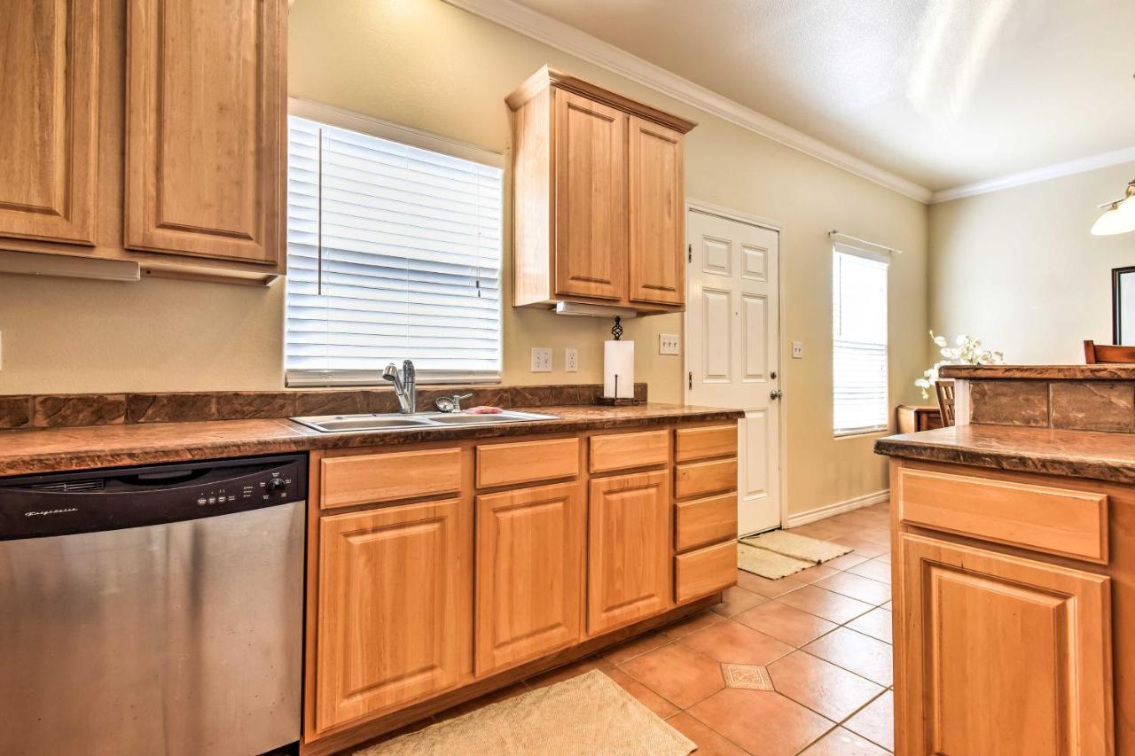 Waterfront Corpus Christi Townhome With Pool And Dock! 외부 사진