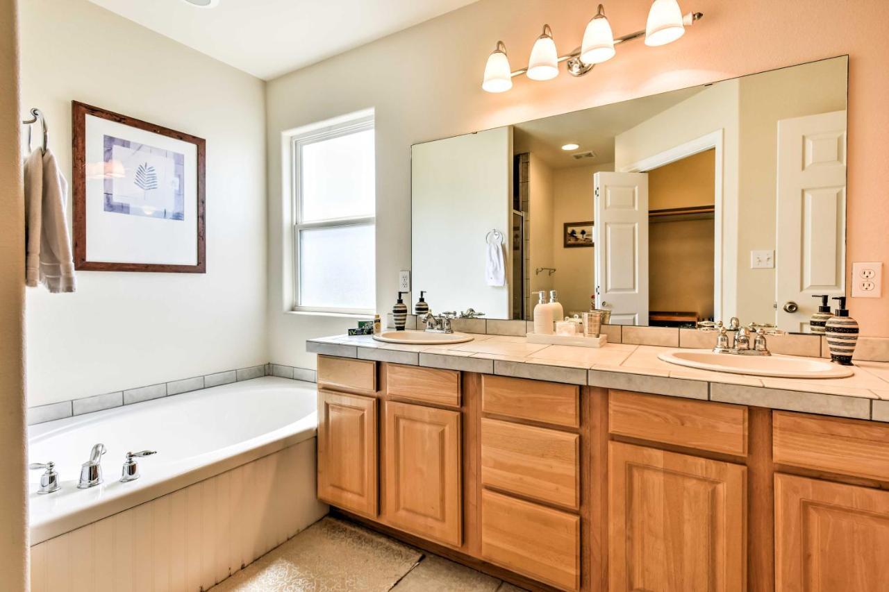 Waterfront Corpus Christi Townhome With Pool And Dock! 외부 사진